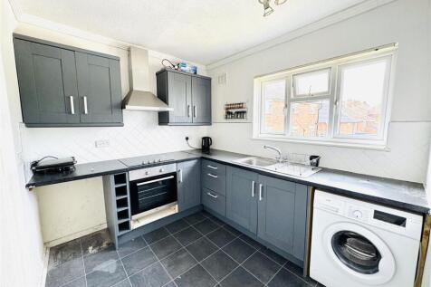 Hill Hook House, Clarence Road, Four... 2 bed flat for sale