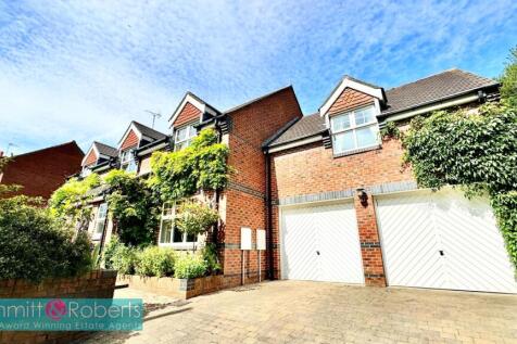 5 bedroom detached house for sale
