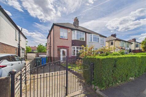 Kingsway, Alkrington, Middleton... 3 bed semi
