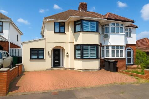 3 bedroom semi-detached house for sale