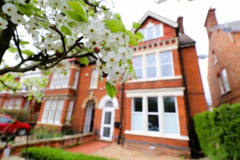 6 bedroom semi-detached house for sale