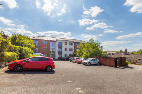 Churchgate, Milnrow OL16 2 bed apartment for sale