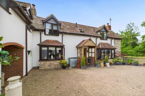 Wixford B49 4 bed detached house for sale