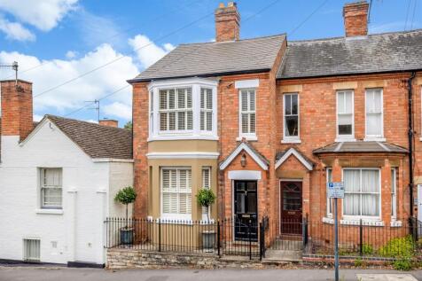 4 bedroom end of terrace house for sale