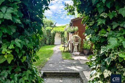 2 bedroom semi-detached house for sale