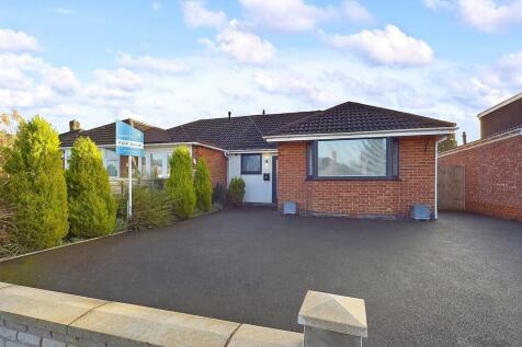 2 bedroom semi-detached bungalow for sale