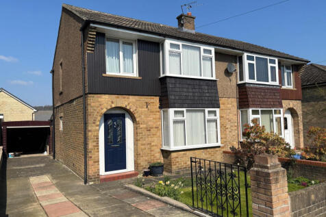Leafield Avenue, Huddersfield, West... 3 bed semi