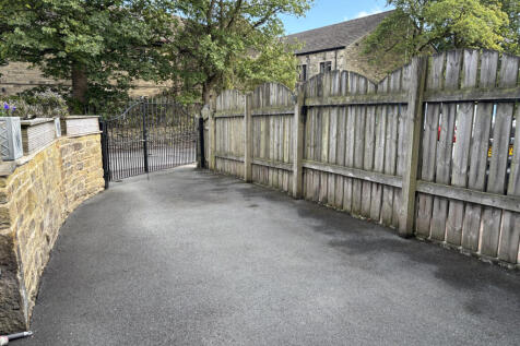 Hadrians Close, Huddersfield, West... 4 bed detached house for sale