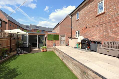 Craftmans Crescent, Burgess Hill RH15 3 bed detached house for sale