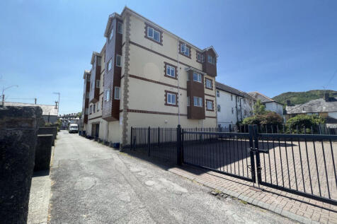 Llys Emrys, Porthmadog, LL49 2 bed flat for sale