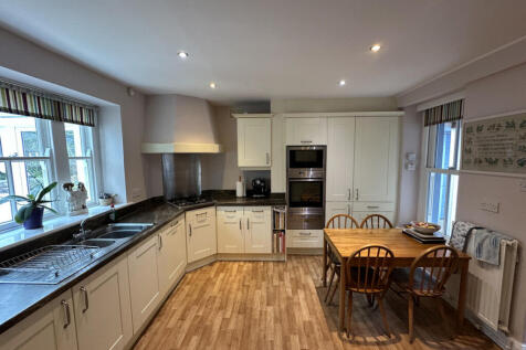 Ffordd Caergybi... 4 bed detached house for sale