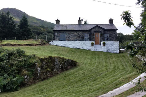 Llanberis, Caernarfon, Gwynedd, LL55 2 bed cottage for sale