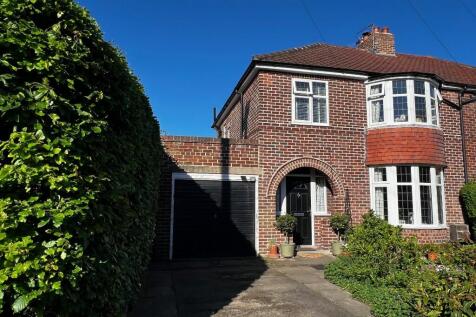 3 bedroom semi-detached house for sale
