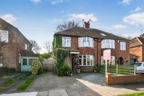 3 bedroom semi-detached house for sale