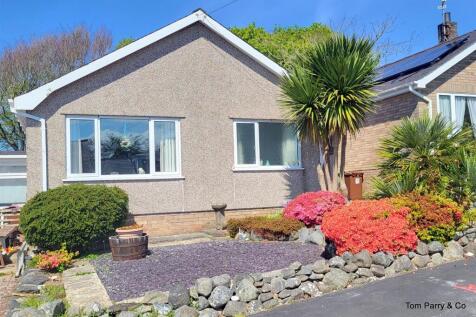 2 bedroom semi-detached bungalow for sale
