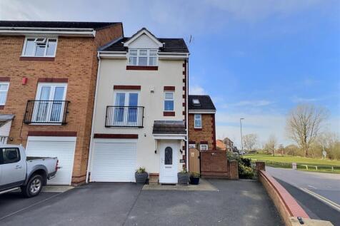 3 bedroom end of terrace house for sale