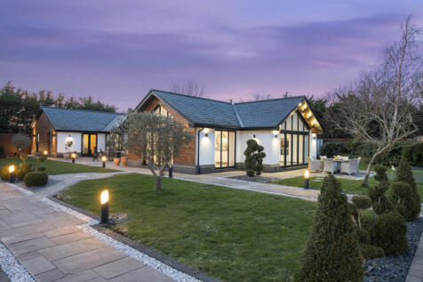 Brook End, Sandy SG19 5 bed detached house for sale