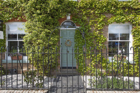Mill Road, Huntingdon PE28 7 bed detached house for sale
