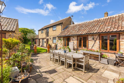 High Street, Huntingdon PE28 6 bed detached house for sale