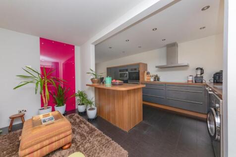 4 bedroom terraced house for sale