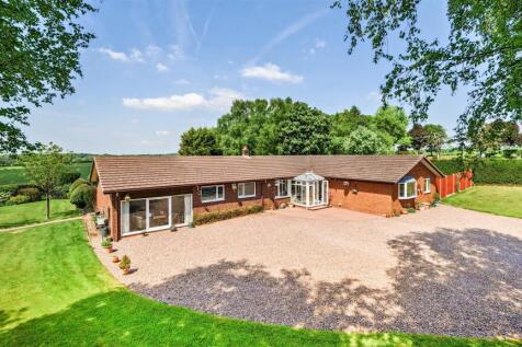 Red Bull, Market Drayton 4 bed detached house for sale