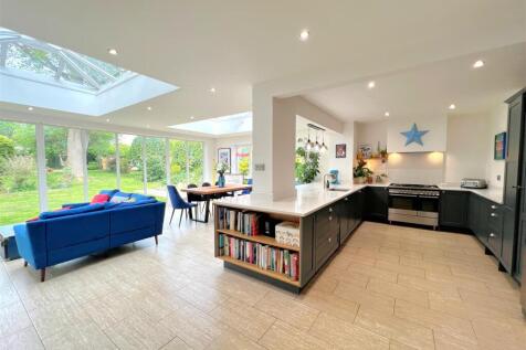 Cloister Crofts, Leamington Spa 4 bed house for sale