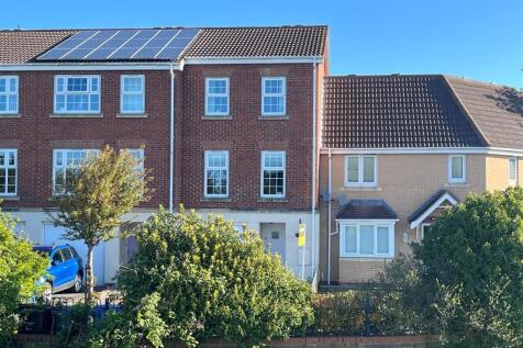 Kielder Way, Kingswood, Hull 3 bed terraced house for sale