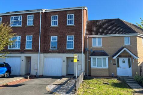 Kielder Way, Kingswood, Hull 3 bed terraced house for sale