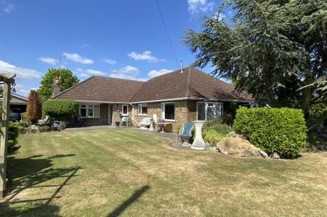 3 bedroom detached bungalow for sale