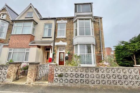 Railway Street, Hornsea 6 bed end of terrace house for sale