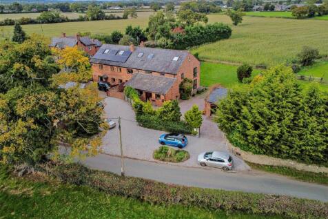 6 bedroom semi-detached house for sale