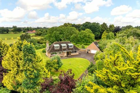 Finedon Road, Irthlingborough... 4 bed detached house for sale