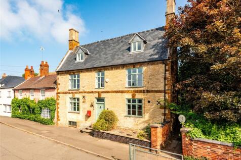 High Street, Finedon, Wellingborough... 5 bed house for sale