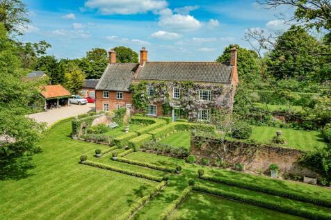 A Secluded Georgian Retreat in the... 6 bed farm house for sale