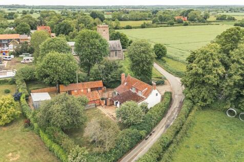 Guestwick 4 bed detached house for sale
