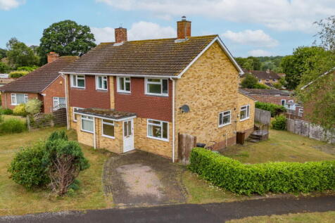 Woodlands,Overton,Basingstoke,RG25 3HW 3 bed semi