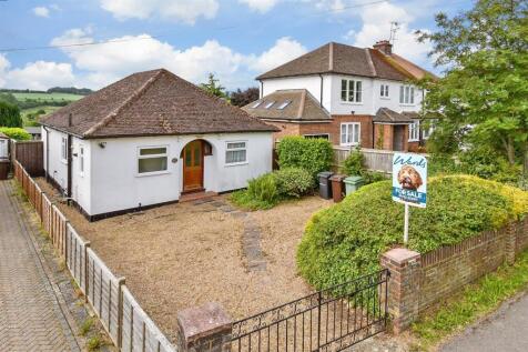 Tonbridge Road, Wateringbury, Kent 2 bed detached bungalow for sale