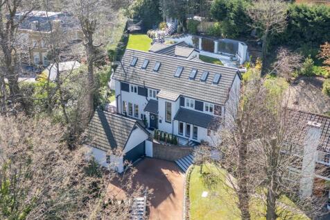 6 bedroom detached house for sale