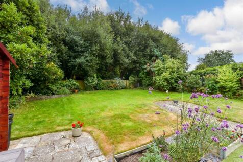 4 bedroom detached bungalow for sale