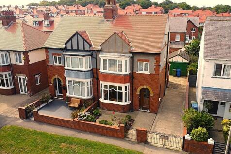 Peasholm Crescent, Scarborough, North... 4 bed semi