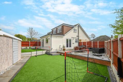 4 bedroom semi-detached bungalow for sale