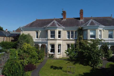 6 bedroom semi-detached house for sale