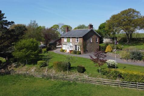 Chulmleigh 6 bed detached house for sale