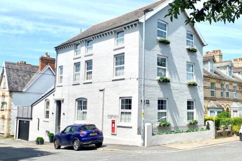 5 bedroom semi-detached house for sale