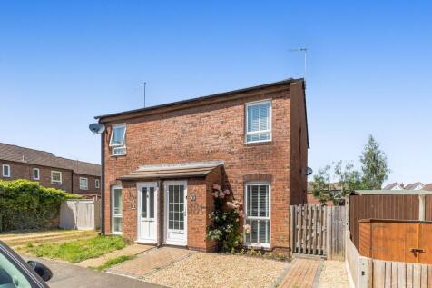 2 bedroom semi-detached house for sale