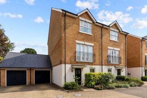 4 bedroom semi-detached house for sale