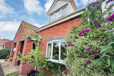 Wolsey Close, Southwell 2 bed terraced bungalow for sale