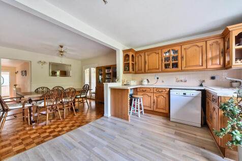 Poles Lane, Crawley RH11 5 bed detached house for sale