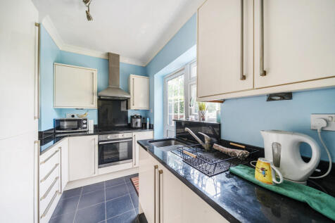 2 bedroom maisonette for sale