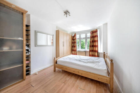 Oak Tree Dell, London NW9 2 bed maisonette for sale